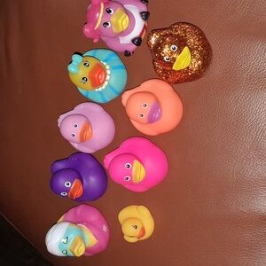 lot of 9 Rubber ducks